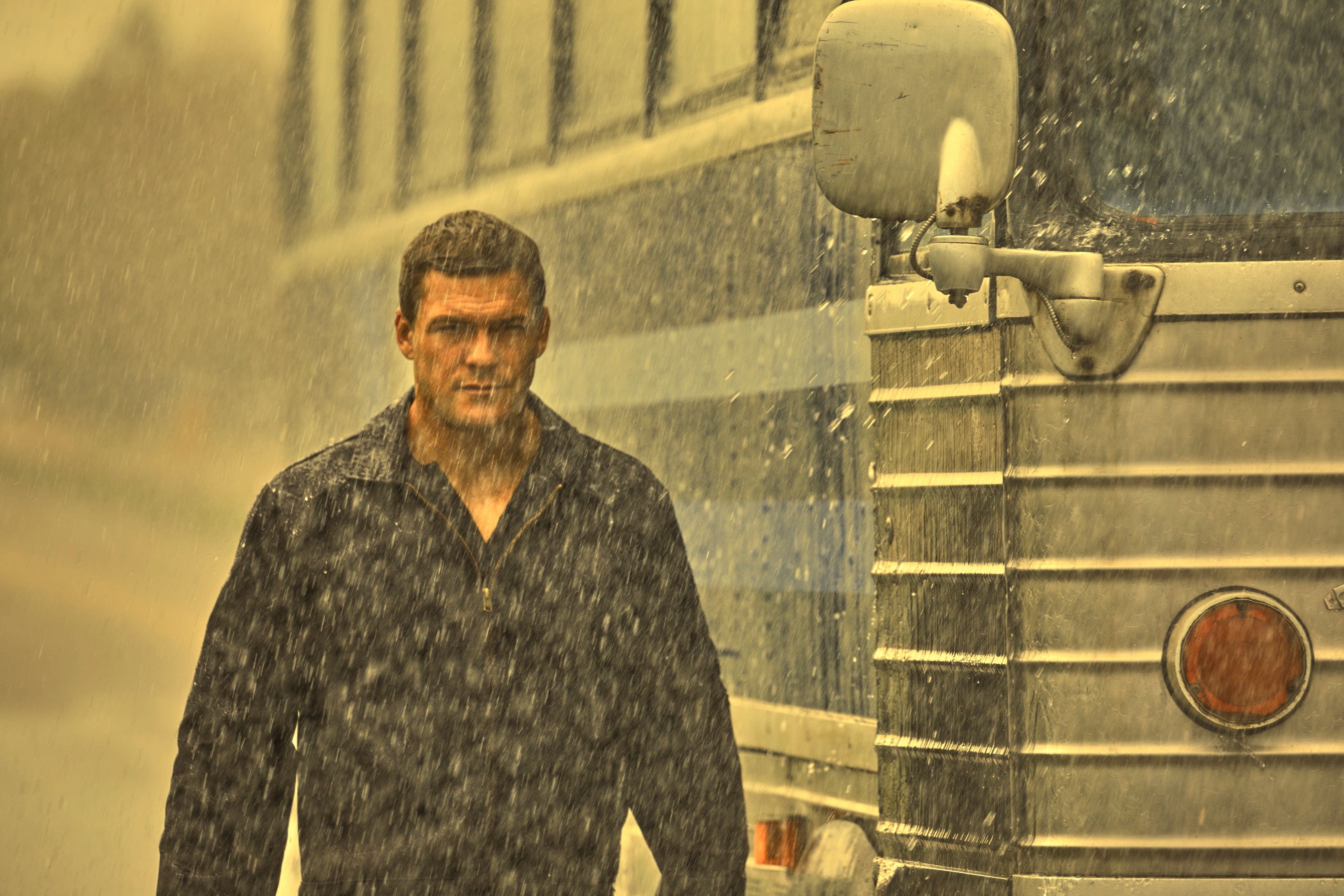 Download Tom Cruise In Jack Reacher Wallpaper | Wallpapers.com