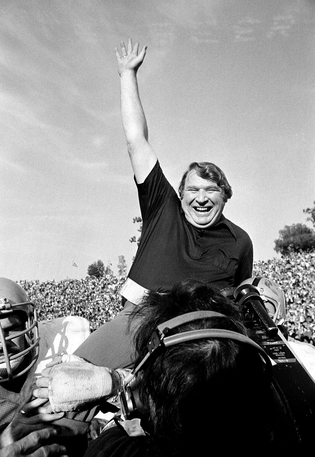 John Madden & Gene Upshaw  Oakland raiders football, Raiders football,  Raiders players