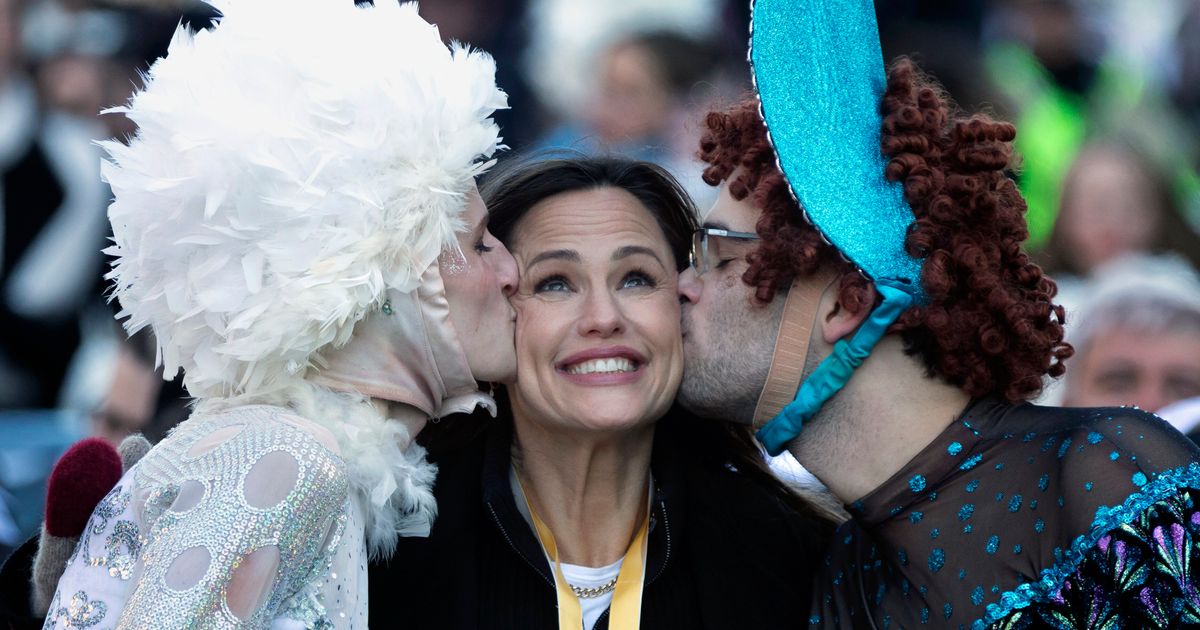 Jennifer Garner celebrated as Hasty Pudding's Woman of Year - The Seattle Times