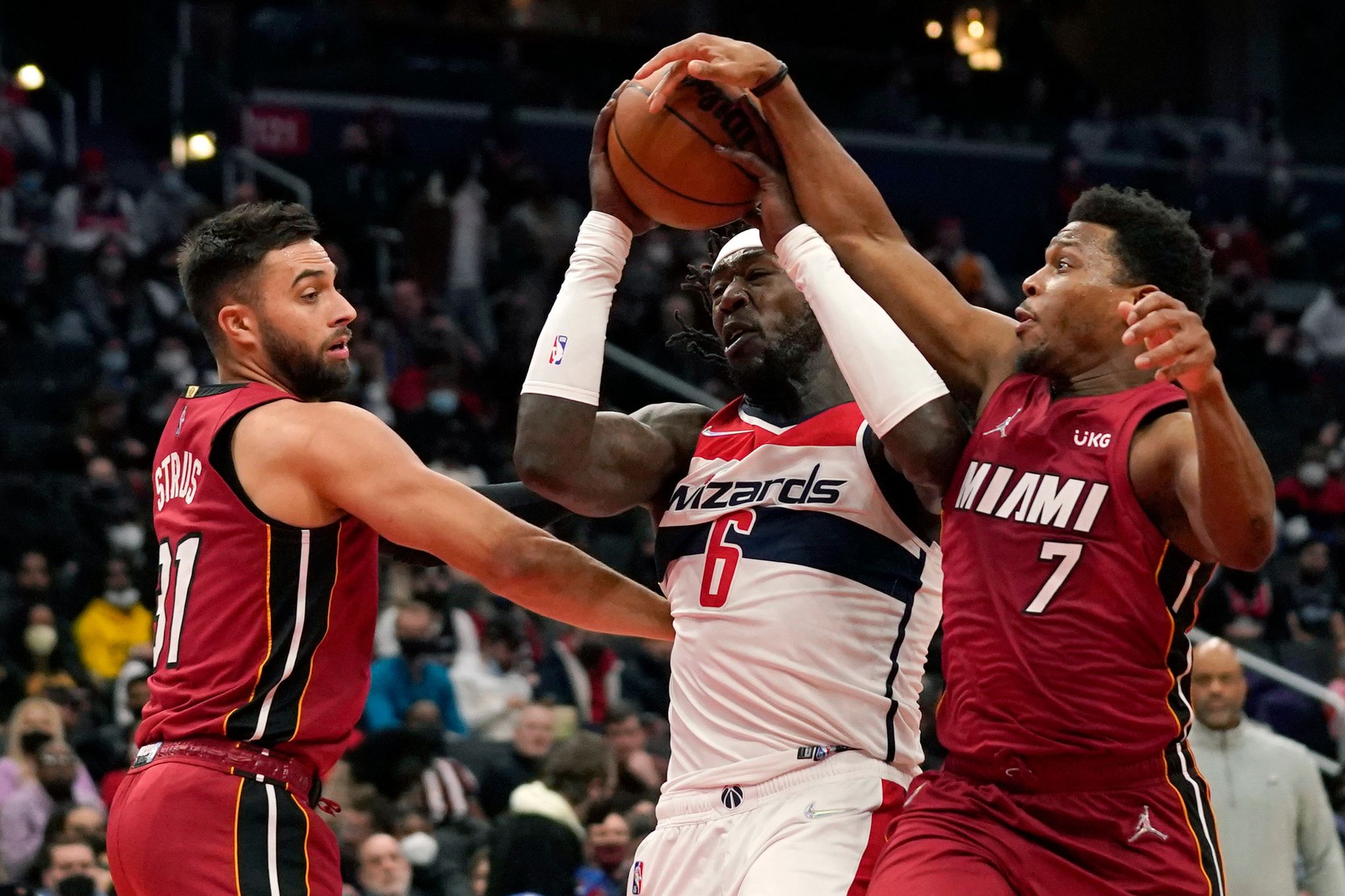 Hornets acquire Montrezl Harrell from Wizards 