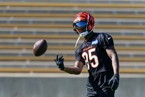 September 8, 2019: Seattle Seahawks cornerback Tre Flowers (21) tries to  make a play as Cincinnati Bengals wide receiver Tyler Boyd (83) catchs a  pass during a game between the Cincinnati Bengals