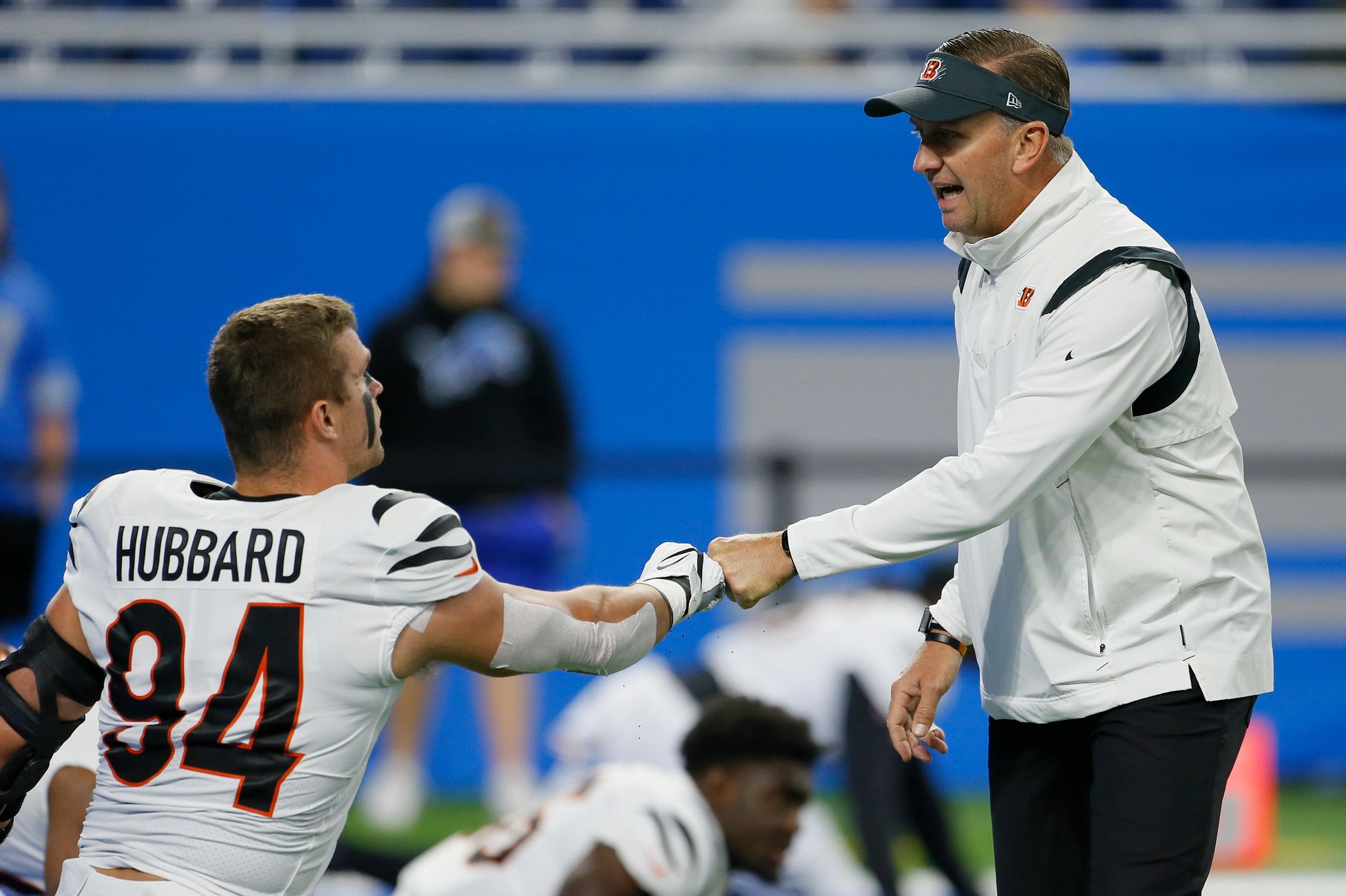 Former Bengals coach Lewis returns to sideline as a head coach