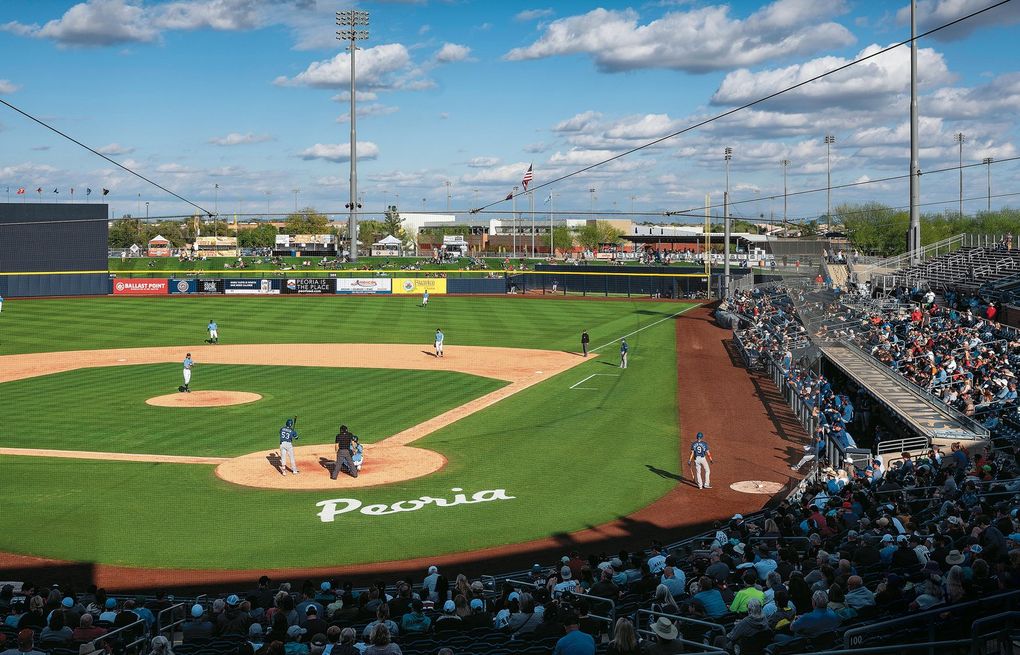 Mariners open spring training complex to fans