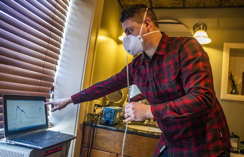 Aaron Collins, a Minneapolis resident who’s become the go-to source on masks during this winter of omicron, has an instrument that measures the amount of particles a German N95 mask by Dräger can filter out in Minneapolis, on Monday, Feb. 14, 2022. (Richard Tsong-Taatarii/Minneapolis Star Tribune/TNS) 41958036W 41958036W