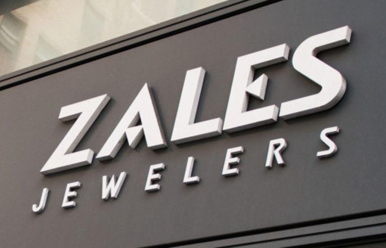 Pedestrians pass in front of a Zales Jewelers store, a subsidiary of Signet Jewelers, in New York, on Aug. 23, 2017. MUST CREDIT: Washington Post photo by Mark Kauzlarich.