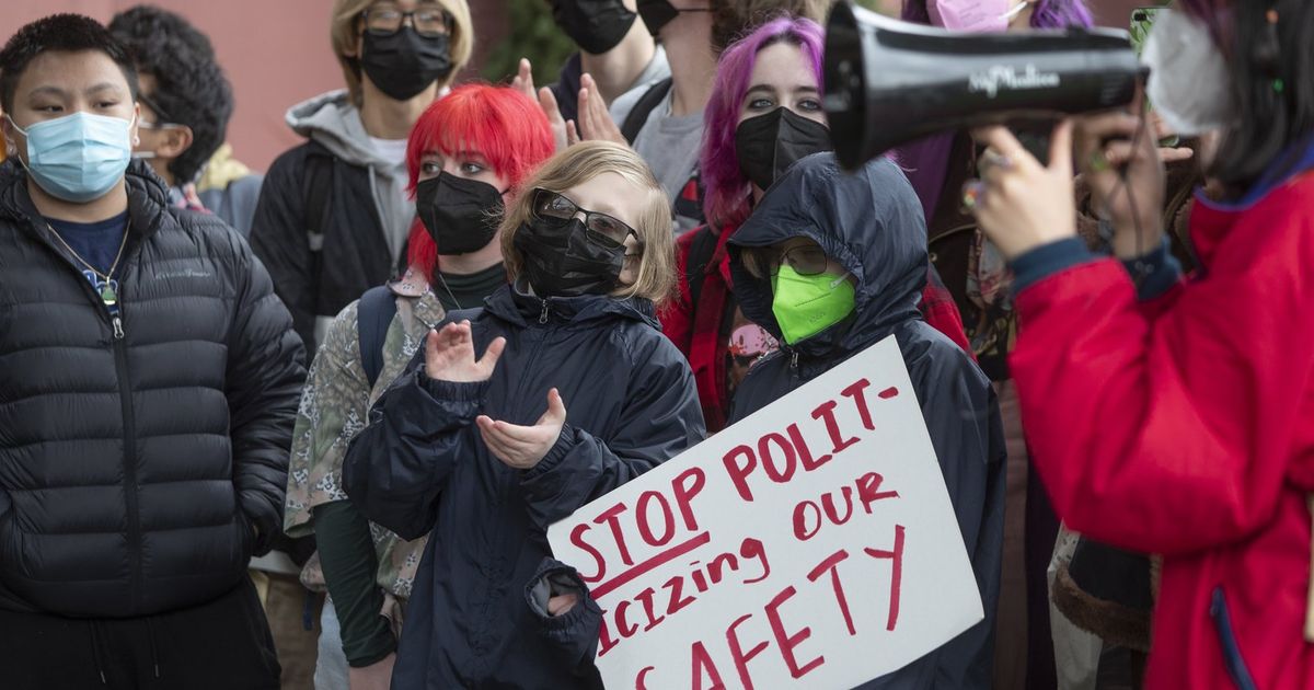 Seattle students walk out of school, demand mask mandates be reinstated ...