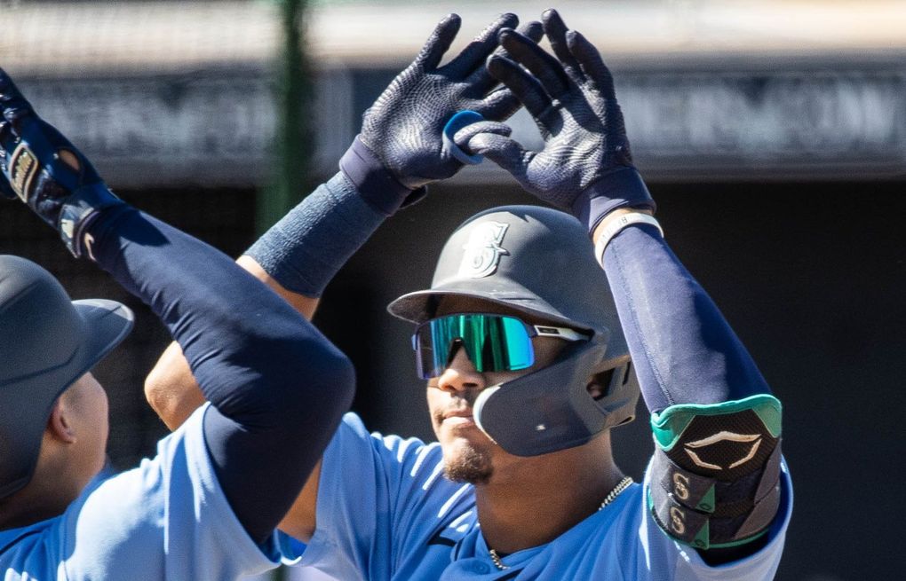 Eyeing Mariners' opening-day roster, top prospect Julio Rodriguez makes a  strong first impression, Mariners