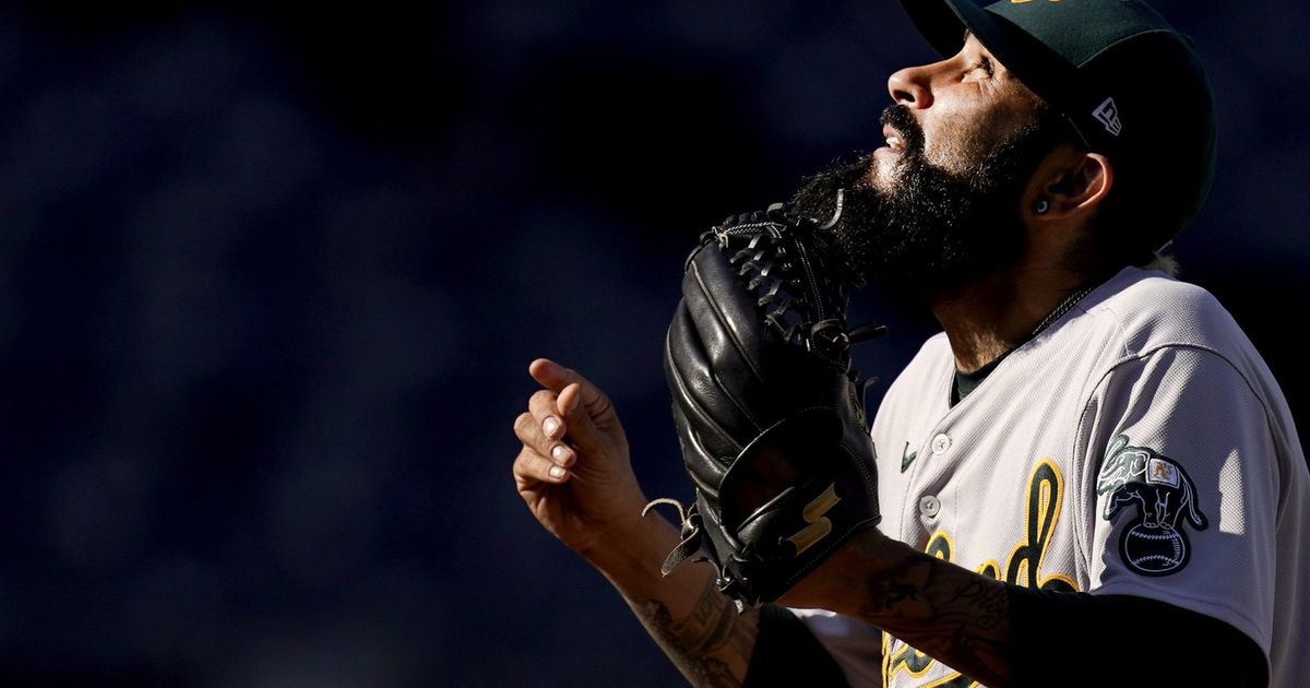 Mariners reliever Sergio Romo reaches 800th MLB appearance