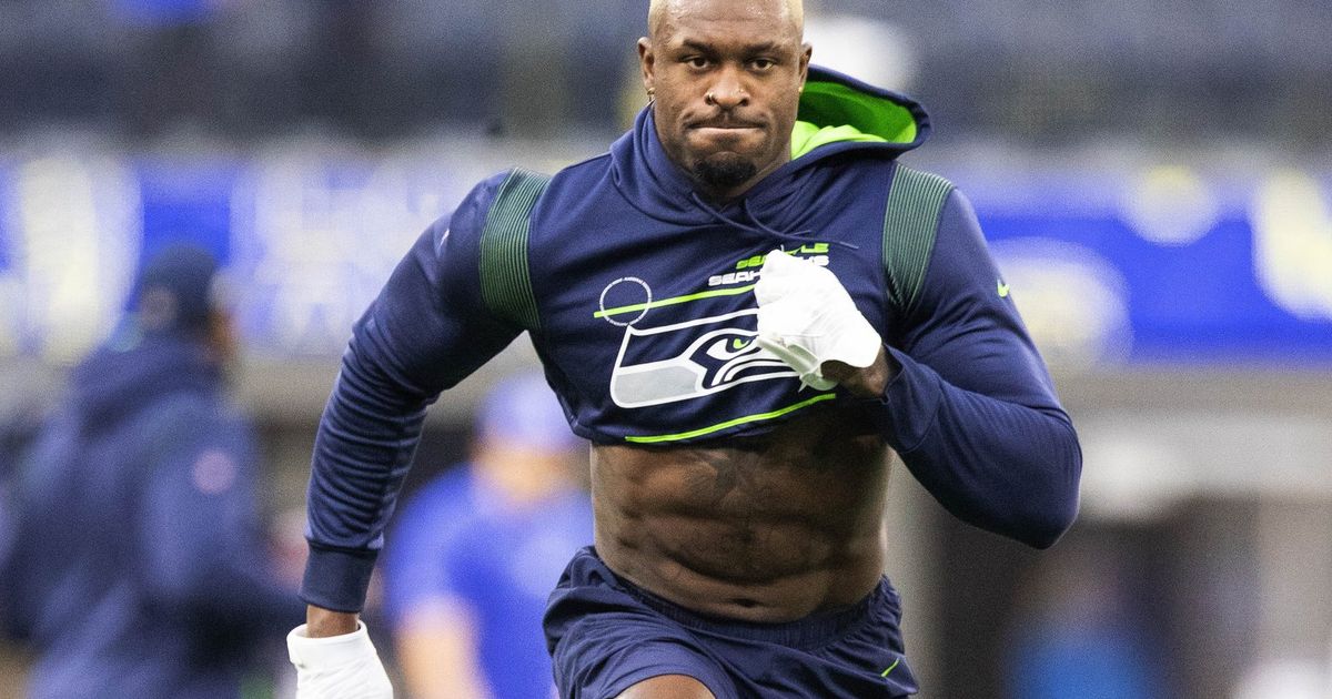 Seattle Seahawks wide receiver D.K. Metcalf, head coach Pete Carroll show  off abs during interview