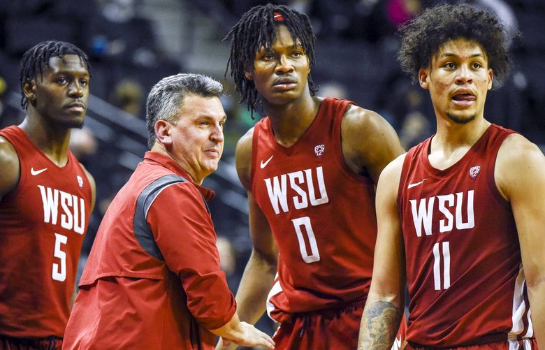 Washington State coach Kyle Smith talks with guard TJ Bamba (5), forward Efe Abogidi (0) and forward DJ Rodman (11) during the second half of the team’s NCAA college basketball game against Oregon on Monday, Feb. 14, 2022, in Eugene, Ore. (AP Photo/Andy Nelson) ORAN115
