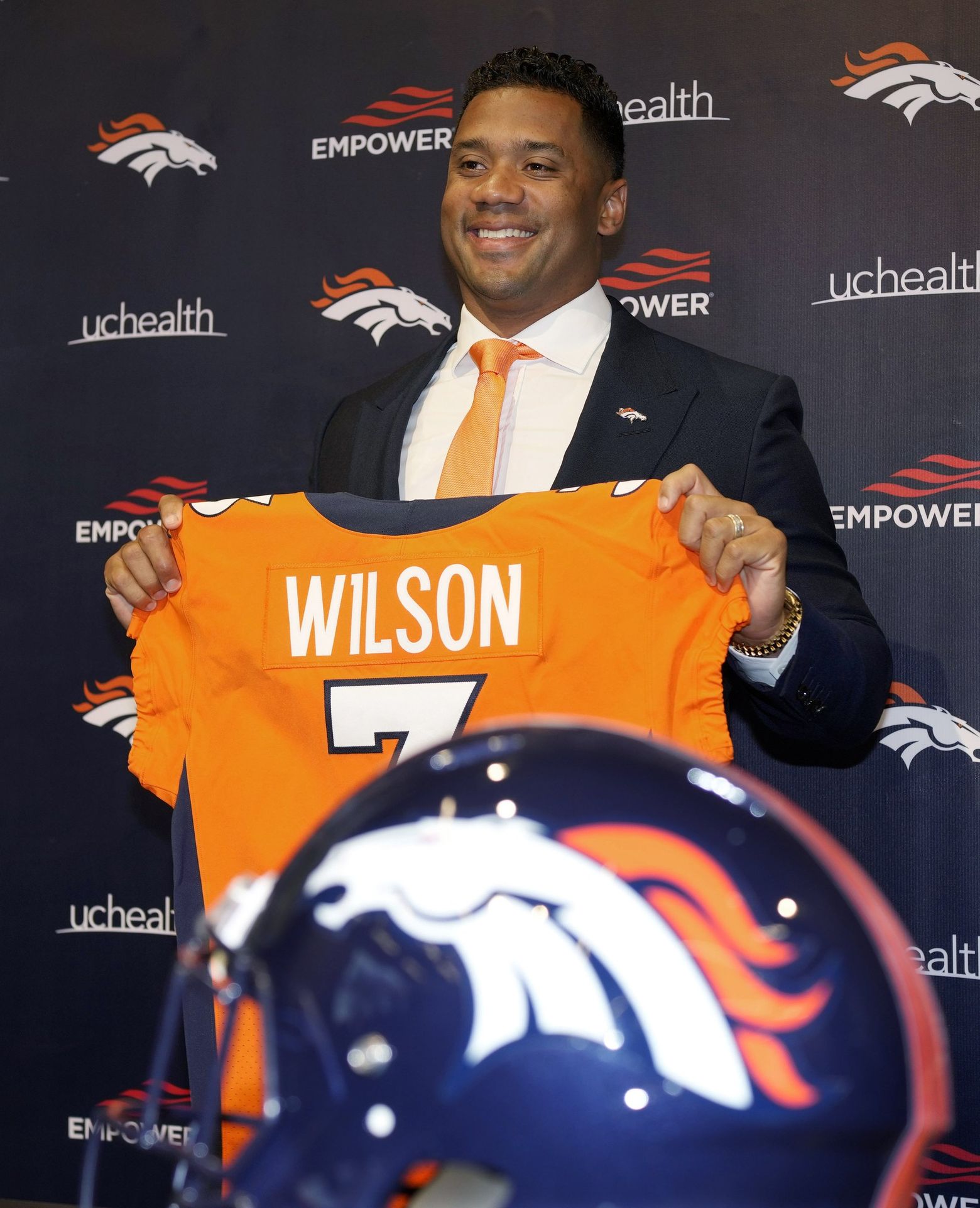 Seahawks, Russell Wilson differ on reason for trade as he's introduced in  Denver