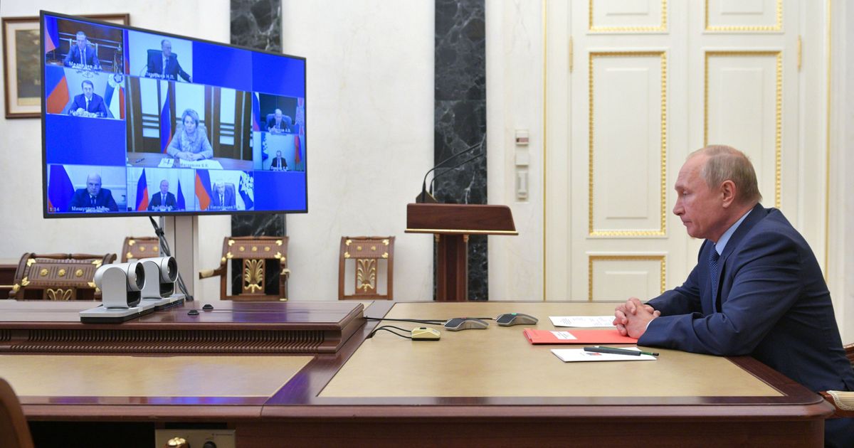 Putin signs another law banning ‘fake news’ on Russia