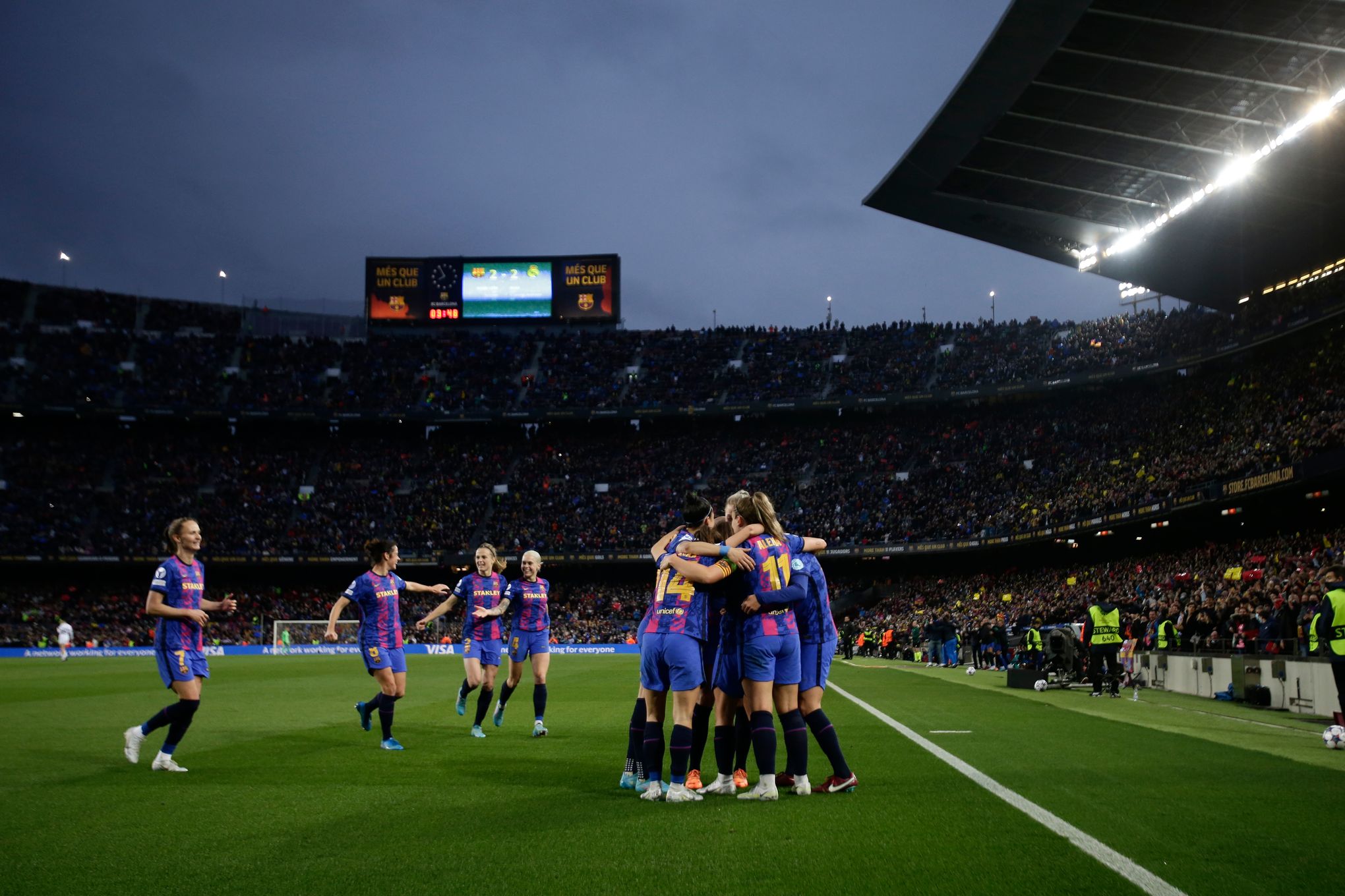 Making history: 91,553 attend Barcelona-Real Madrid women's Champions  League game at Camp Nou - The Boston Globe