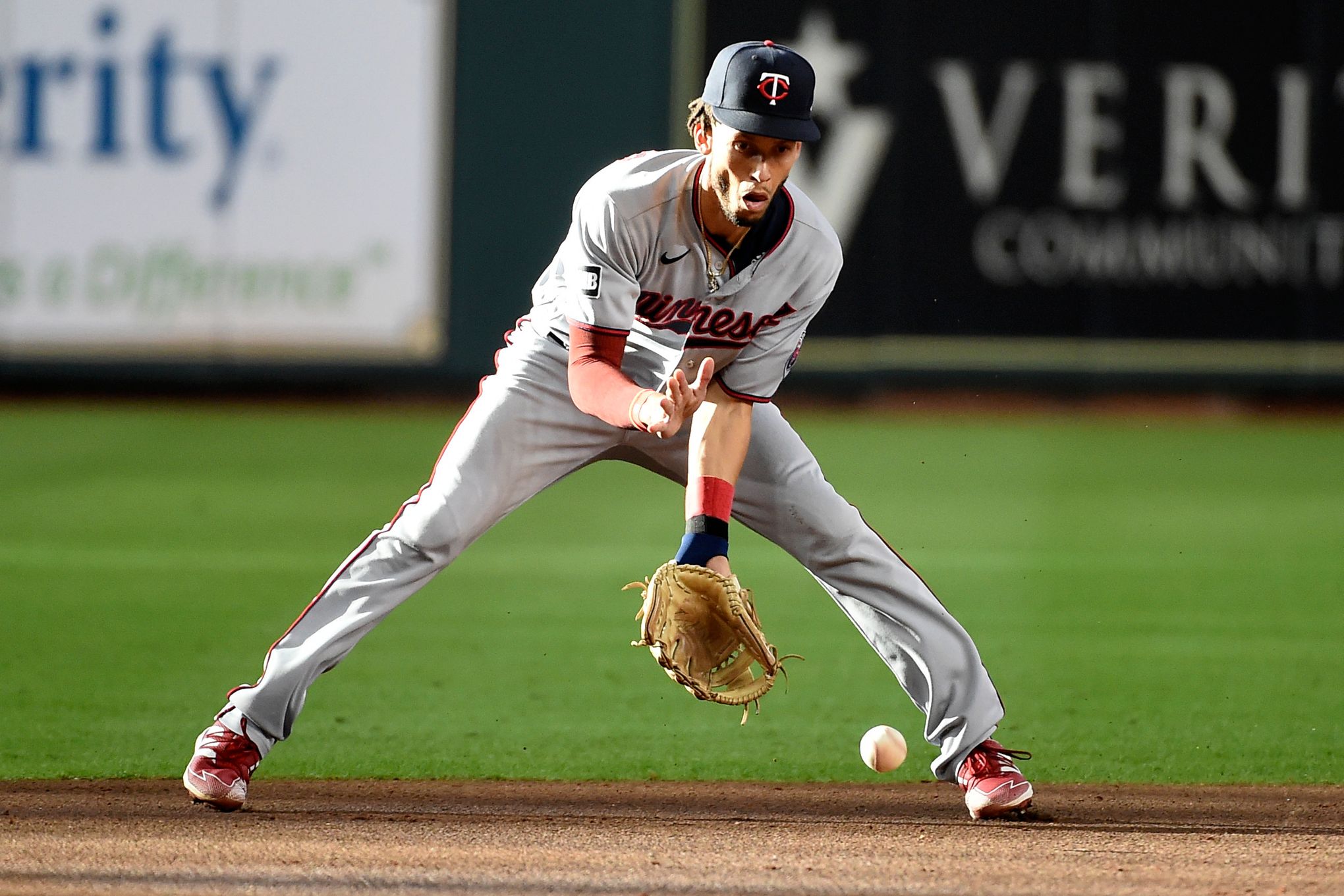 Cubs Sign SS Andrelton Simmons to One-Year Deal - Cubs Insider
