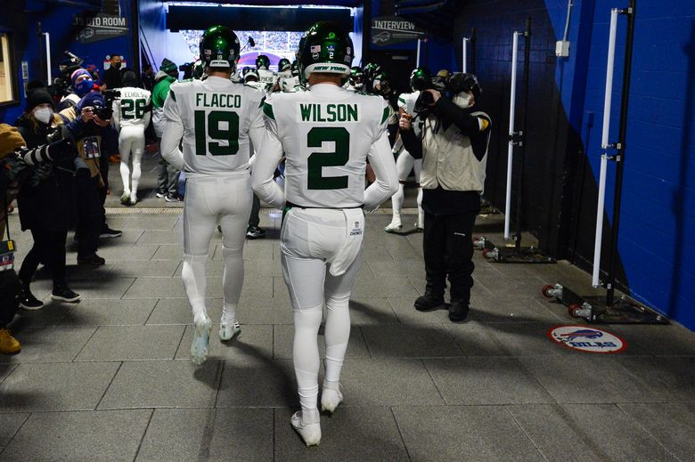 New York Jets quarterback Joe Flacco (19) passes against the Miami