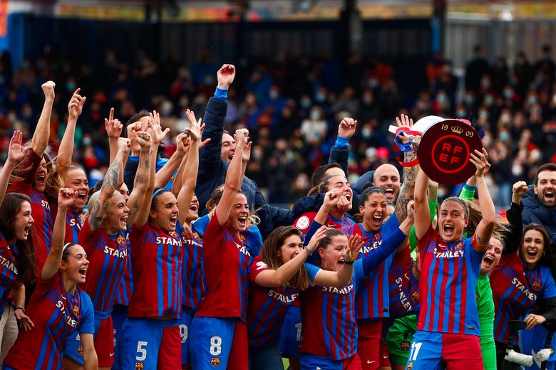 Indføre Långiver Lege med Barcelona women rout Madrid for 3rd straight league title | The Seattle  Times