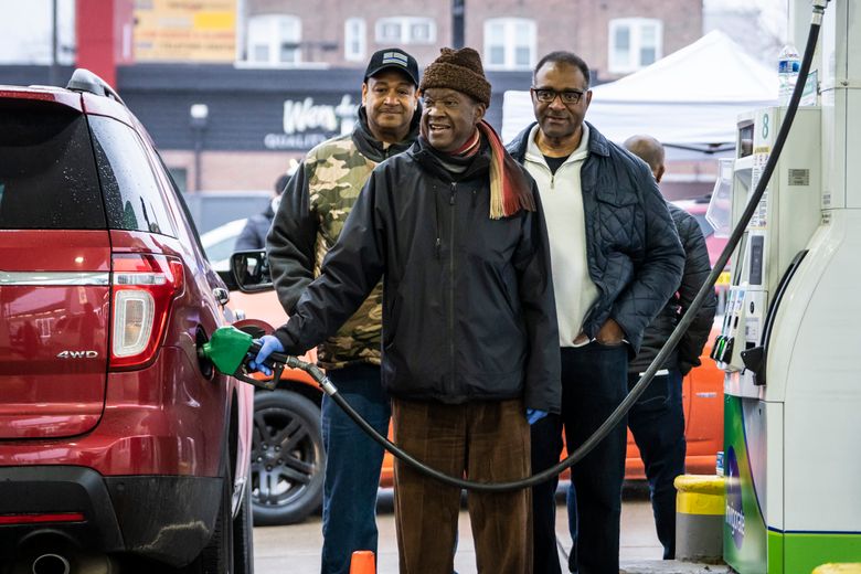 Motorists Flock to Chicago Area Gas Stations for Free Fuel