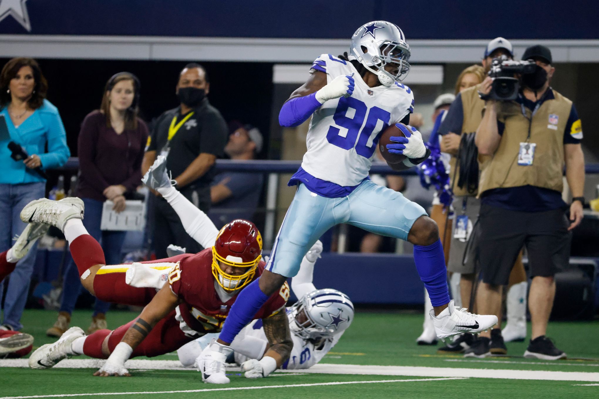 Dallas Cowboys retain DeMarcus Lawrence on three-year, $40 million