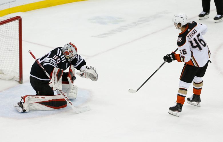New Jersey Devils' MacKenzie Blackwood makes painful save vs. Islanders