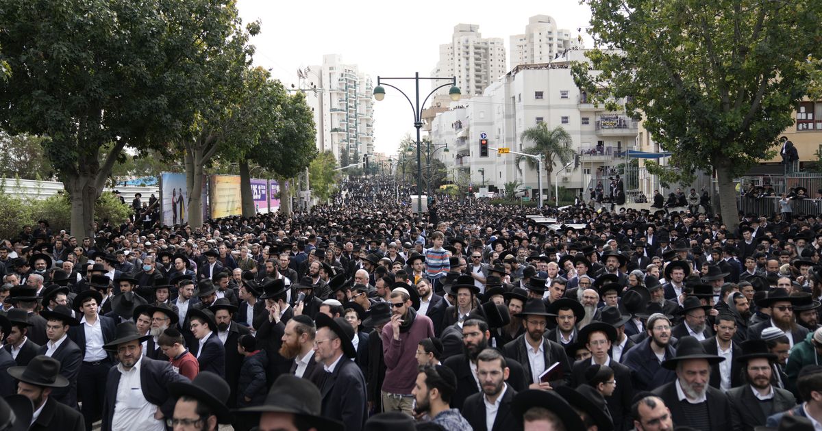 Prominent Israeli rabbi mourned by thousands at funeral | The Seattle Times