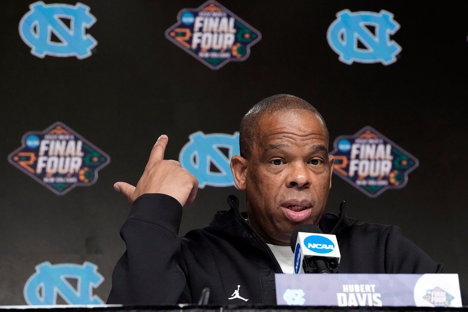 UNC's Davis uses experience Final Four coaching giants lack | The Seattle  Times