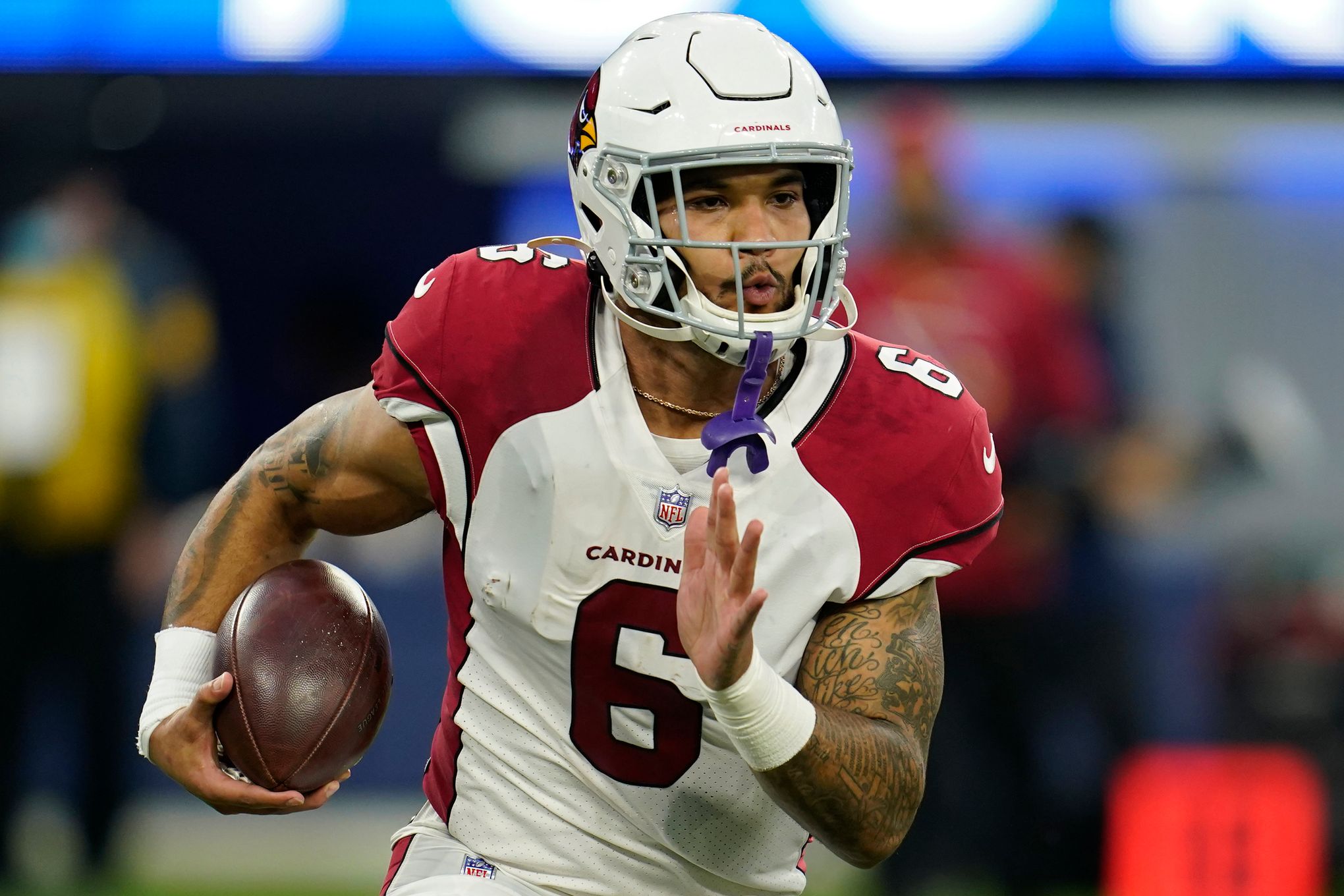 RB James Conner stays with Arizona Cardinals on three-year contract - ESPN