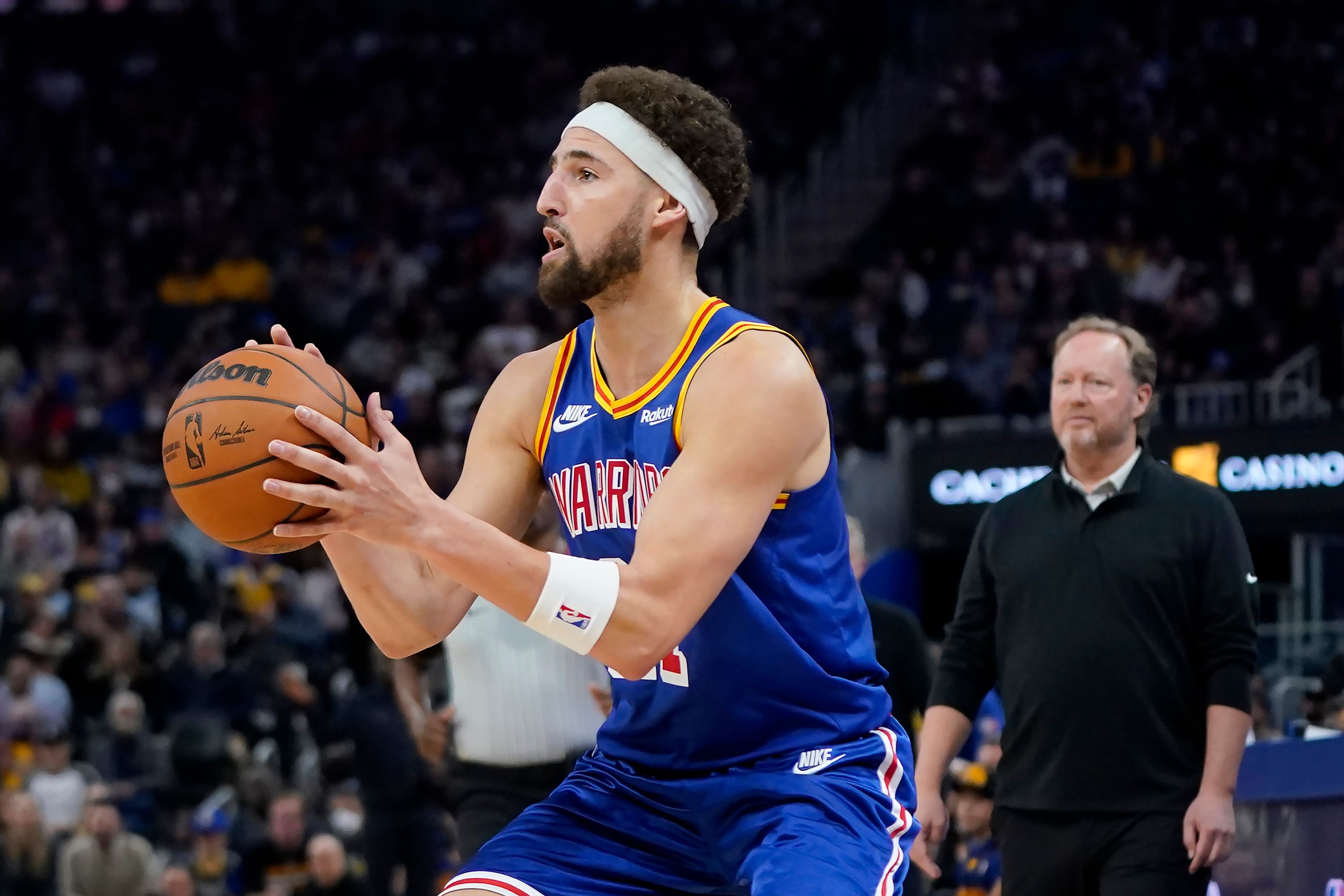 Klay Thompson scores season-high 38, Warriors top Bucks | The