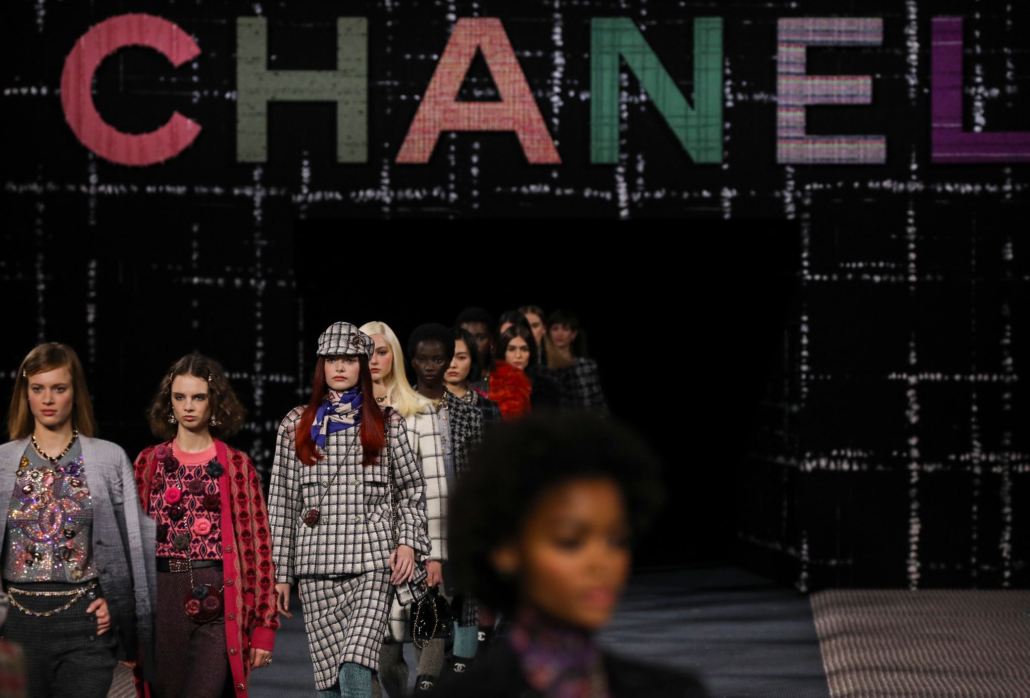 Chanel show celebrates Scottish textiles - BBC News