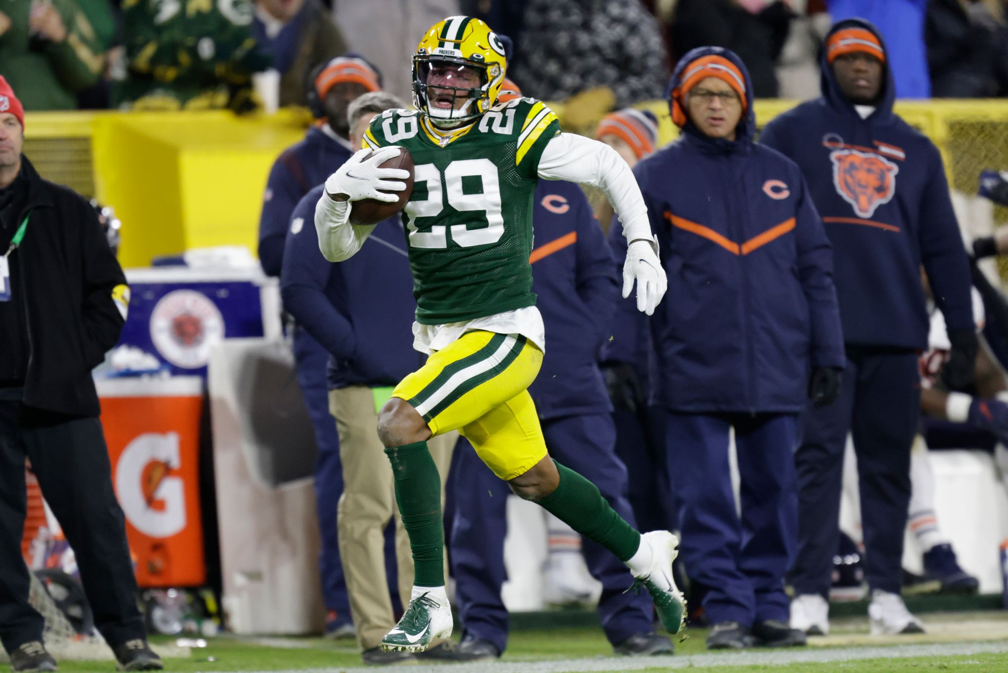 AP sources: CB Douglas, TE Tonyan staying with Packers