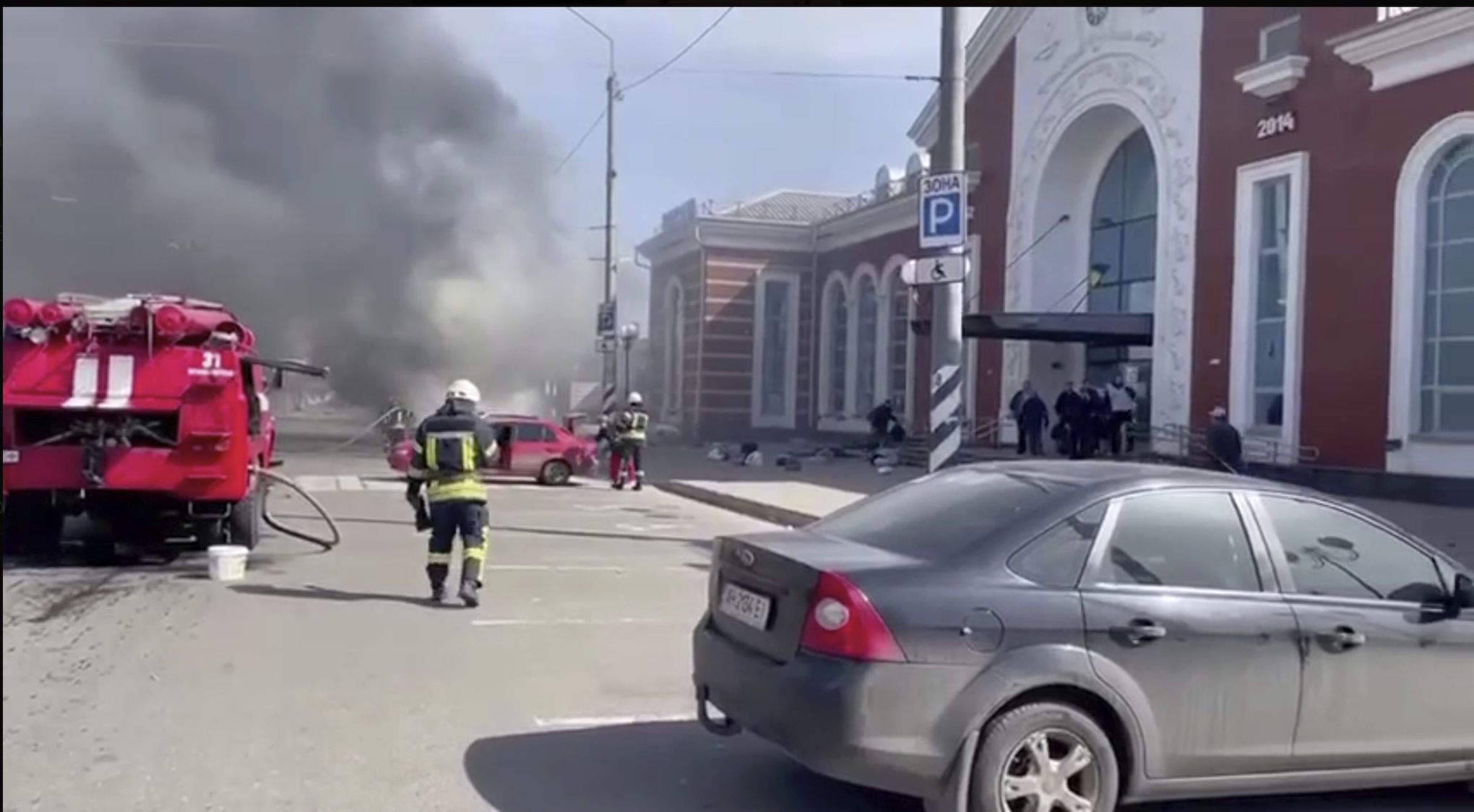 Missile kills at least 52 at crowded Ukrainian train station | The Seattle  Times