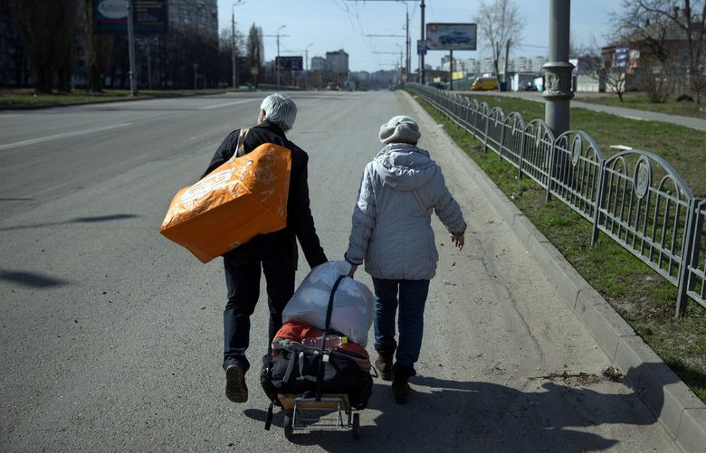 Local residents evacuate from their home following a night of Russian bomb attacks in Kharkiv, Ukraine, on Friday, April 8, 2022.  (Tyler Hicks/The New York Times) XNYT24 XNYT24