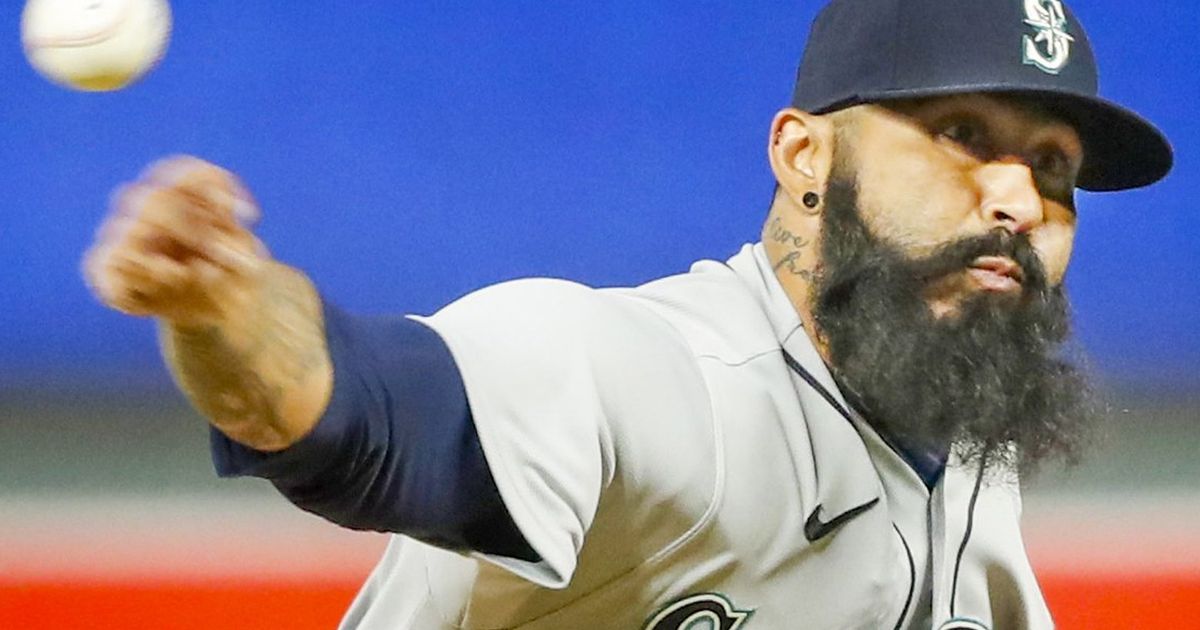 Mariners agree to deal with veteran reliever Sergio Romo