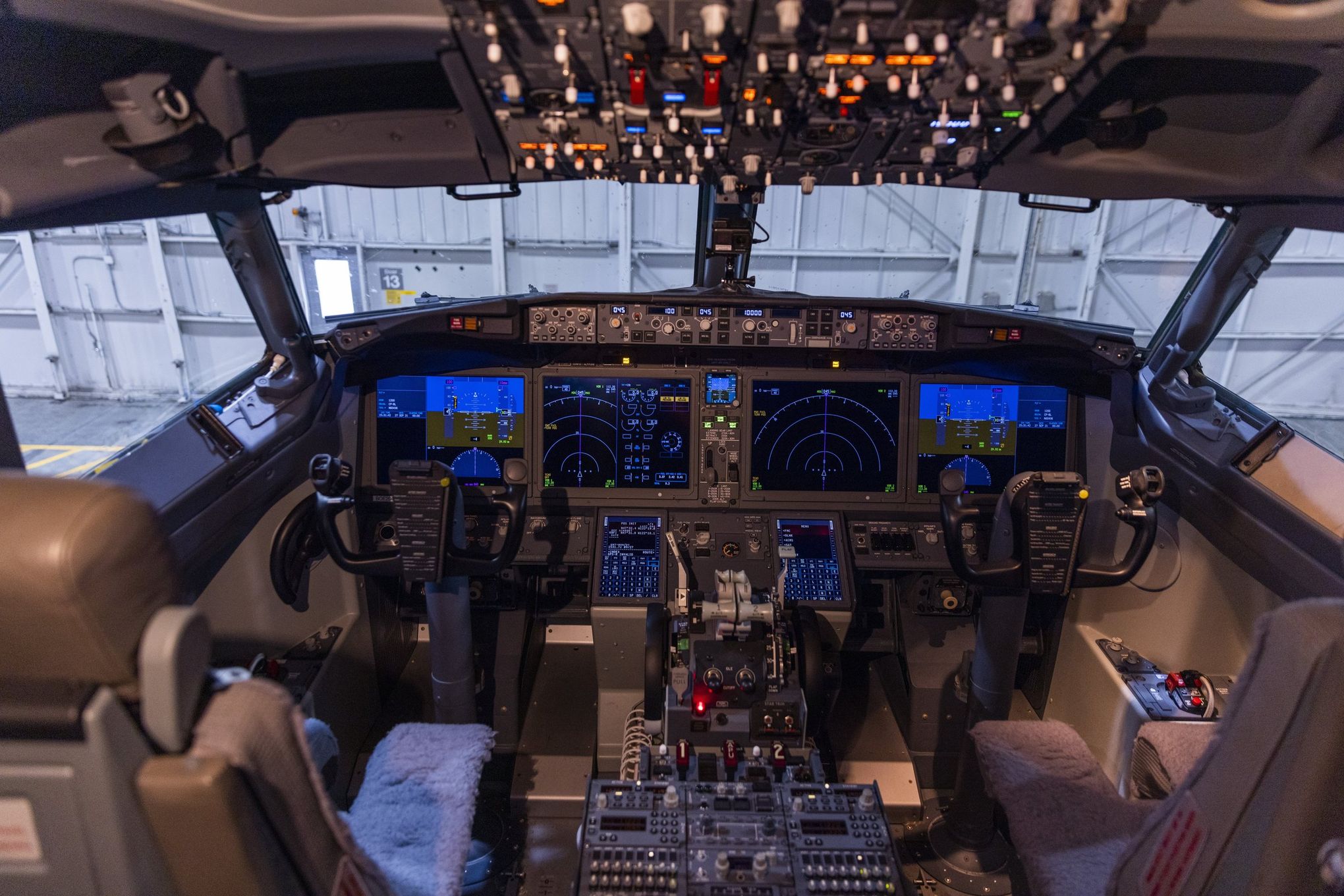 boeing 737 cockpit layout