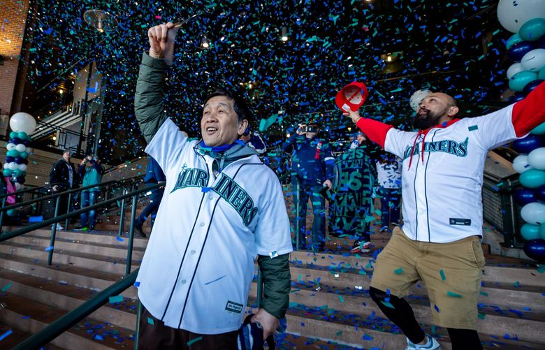 Commentary: Mariners and their fans show what Seattle baseball could be  like this season with energetic opening night win