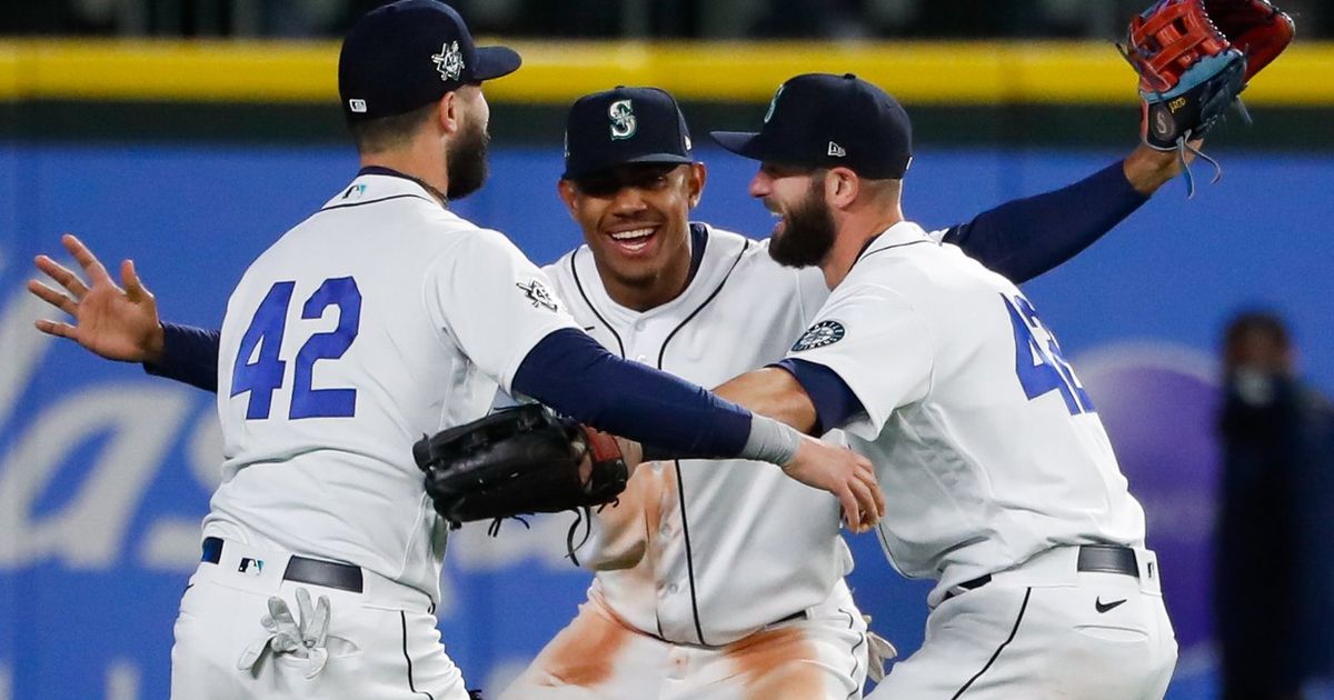 Mariners trounce Astros 11-1 in home opener