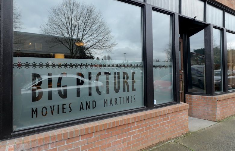 At the new Big Picture theatre in Issaquah, February 15, 2022, the entrance is right off the street on W Sunset Way, lots of natural light comes in. The lobby area serves as a cocktail lounge. The opening night movie will be the new “Bat Manâ€. 219589