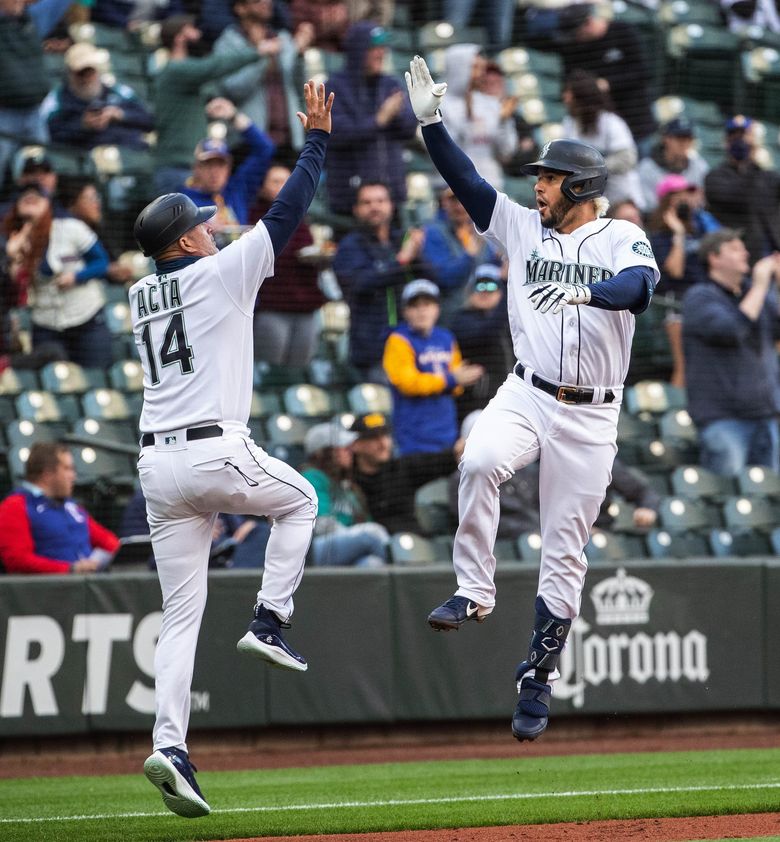 Jesse Winker wins it in 12th inning, Mariners complete homestand