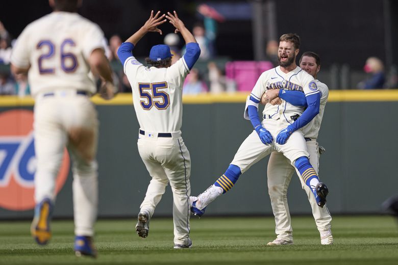 Mariners edge Royals, pull into tie for 1st in AL West