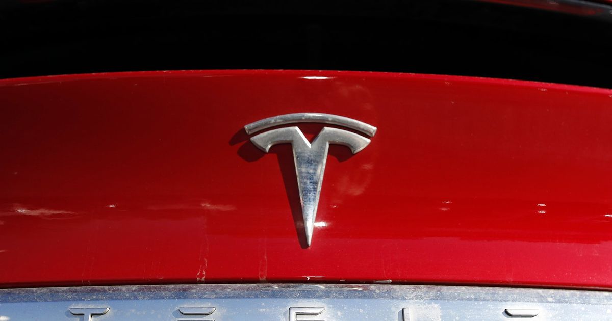 A day after Musk moves on Twitter, Tesla loses 6 billion