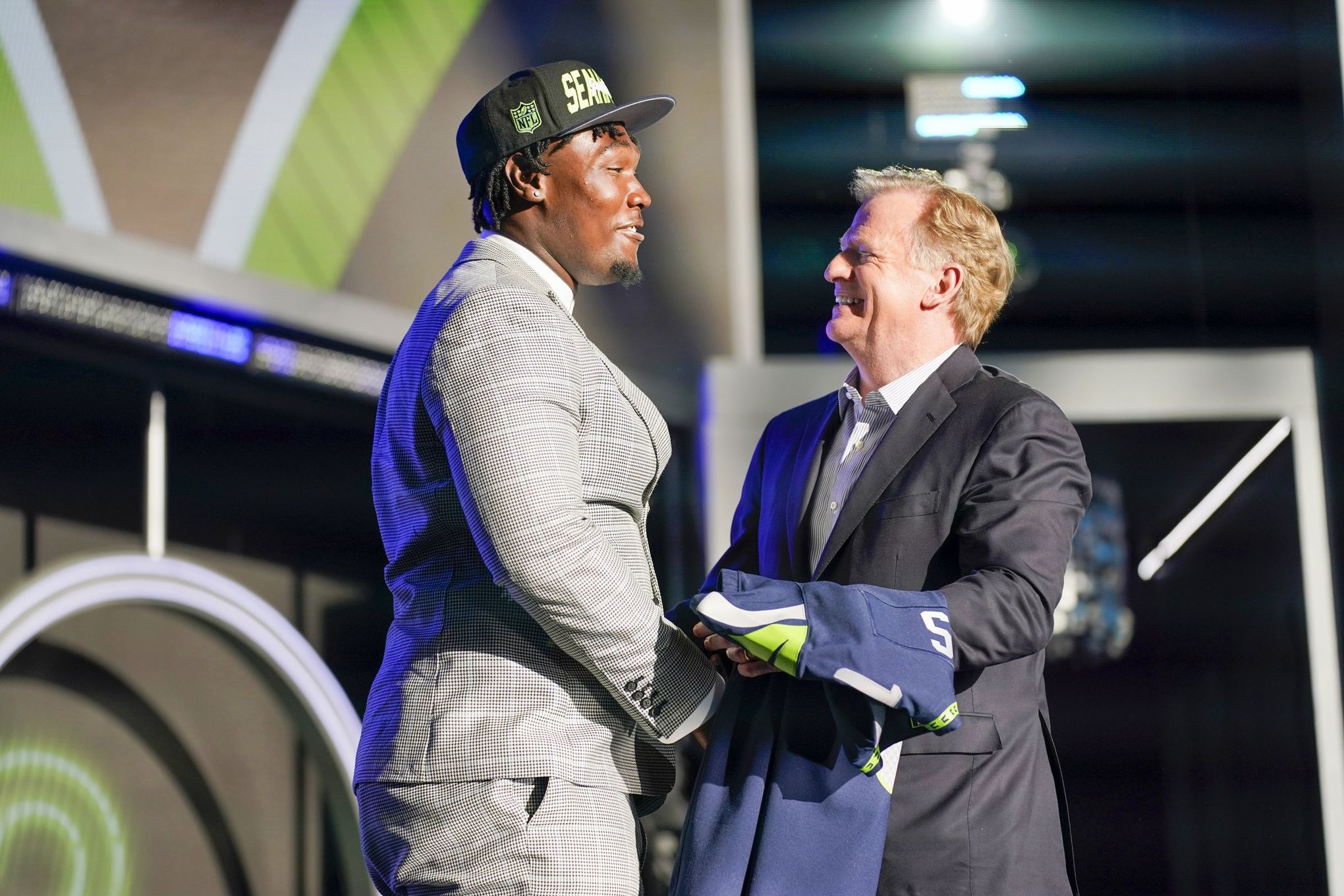 Seahawks keep No. 9 pick, select Mississippi State OT Charles Cross -  Seattle Sports