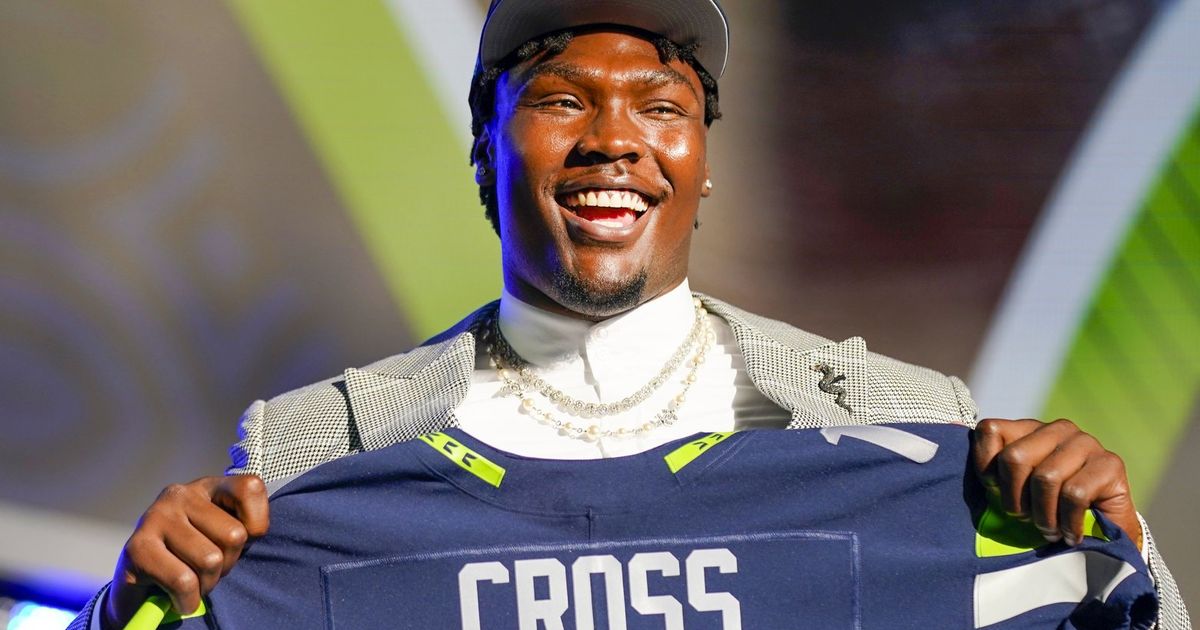 Seahawks draft offensive tackle Charles Cross with the No. 9 pick