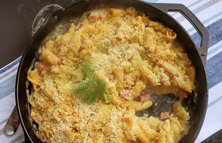 Mac and cheese gets an elegant upgrade with braised fennel, Swiss and chunks of ham. (Gretchen McKay/Pittsburgh Post-Gazette/TNS) 46193391W 46193391W