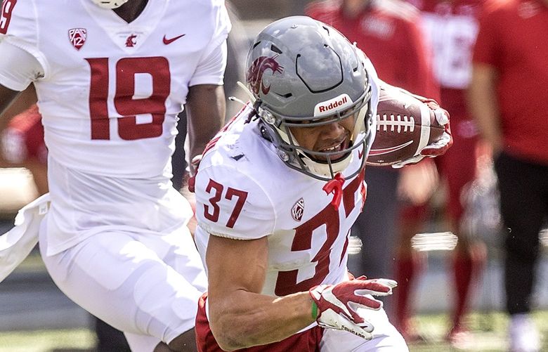 Washington State defensive Back Sam Lockett III (37) runs the ball after an interception during the school’s NCAA college football spring game, Saturday, April 23, 2022, in Pullman, Wash. (August Frank/Lewiston Tribune via AP) IDLEW902 IDLEW902