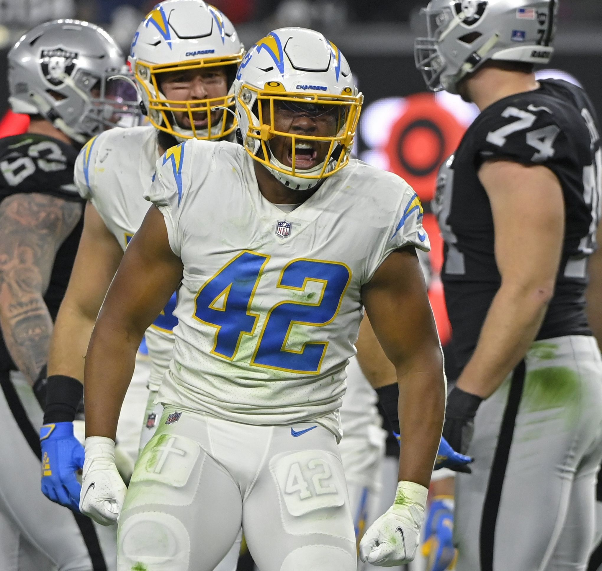 Seattle Seahawks linebacker Uchenna Nwosu (10) against the Los