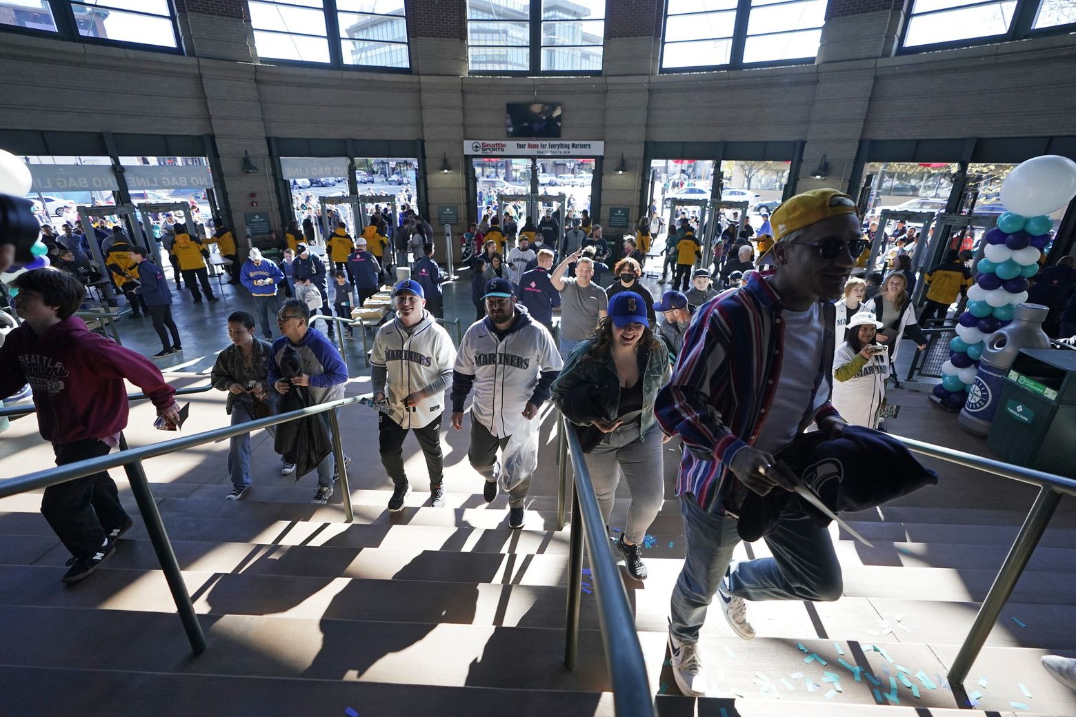 Here S Why The Mariners Aren T Playing Louie Louie During The Seventh Inning Stretch The Seattle Times