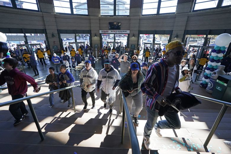 Seattle Mariners - It doesn't get more Seattle than this. 🎸 Make