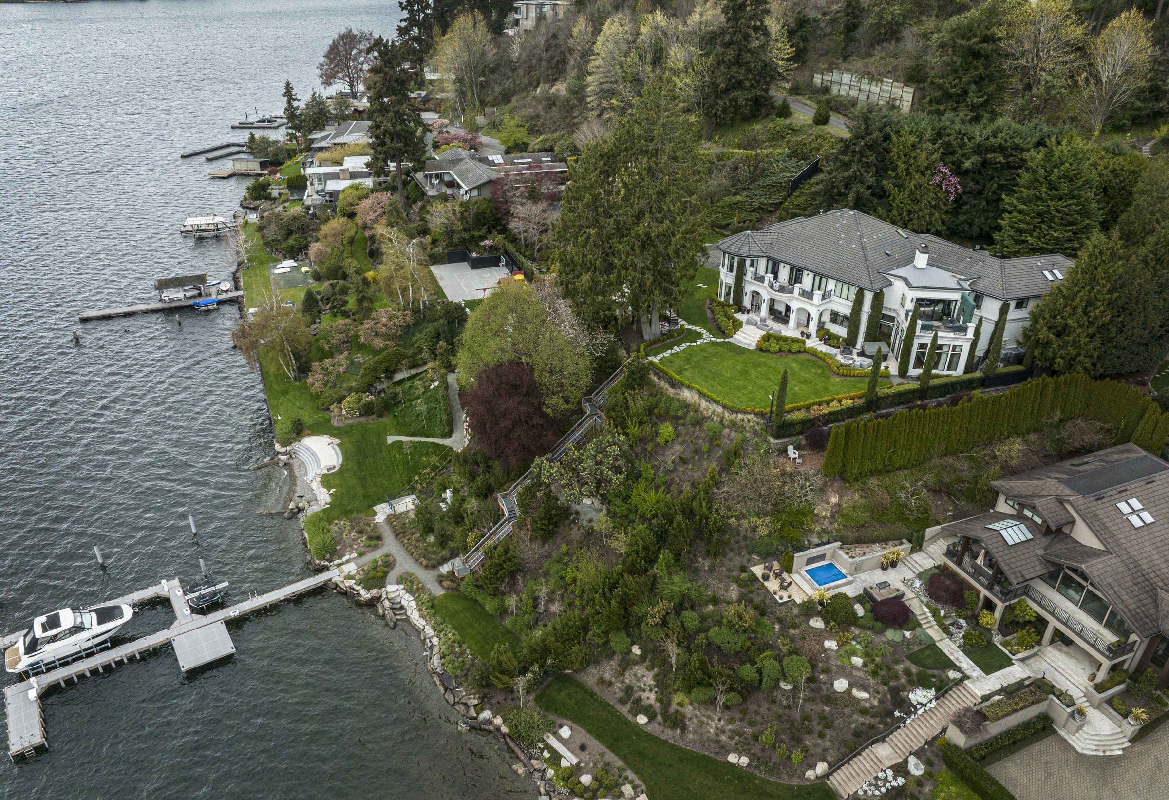 Russell wilson deals bellevue home