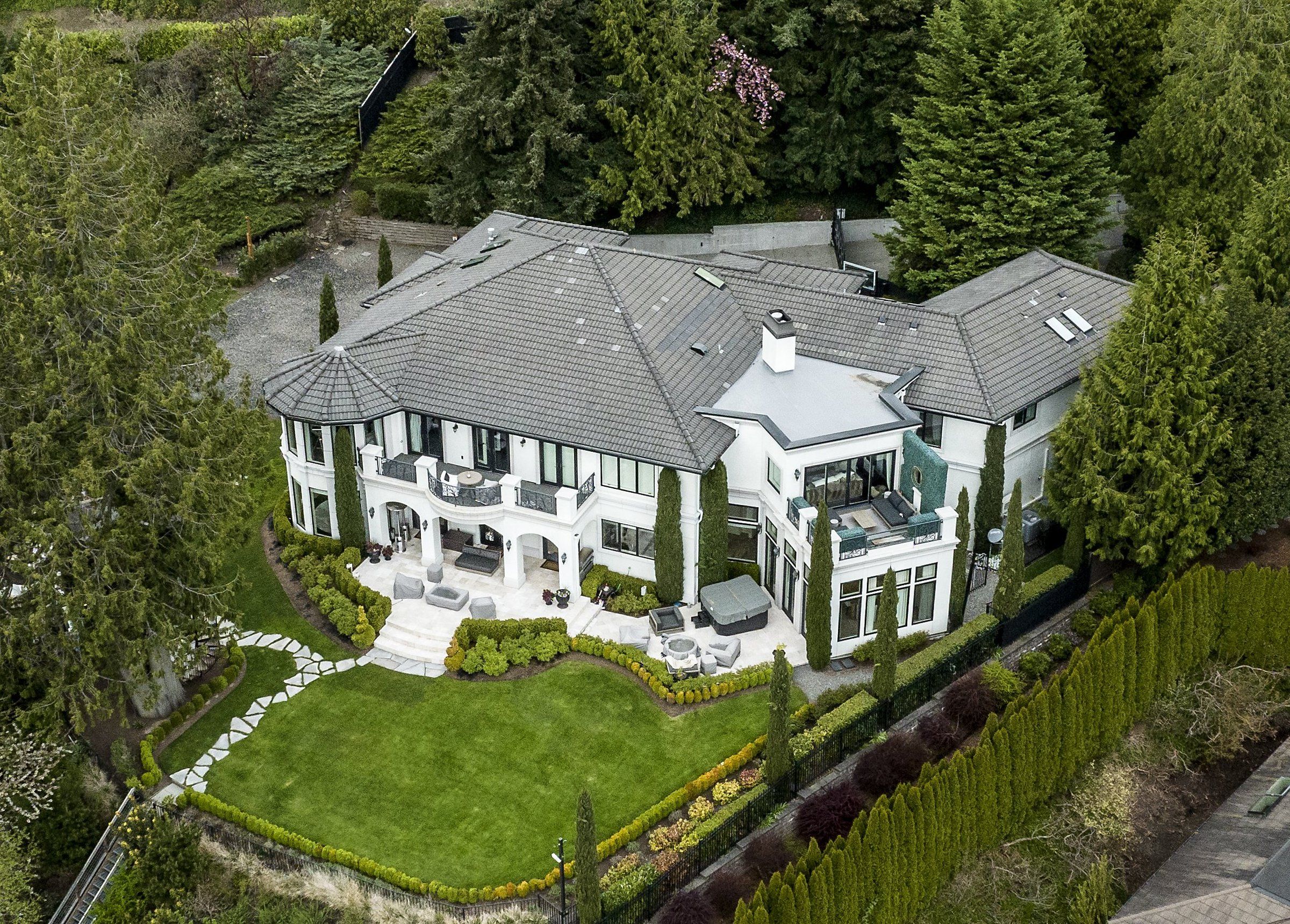 Russell wilson deals house seattle