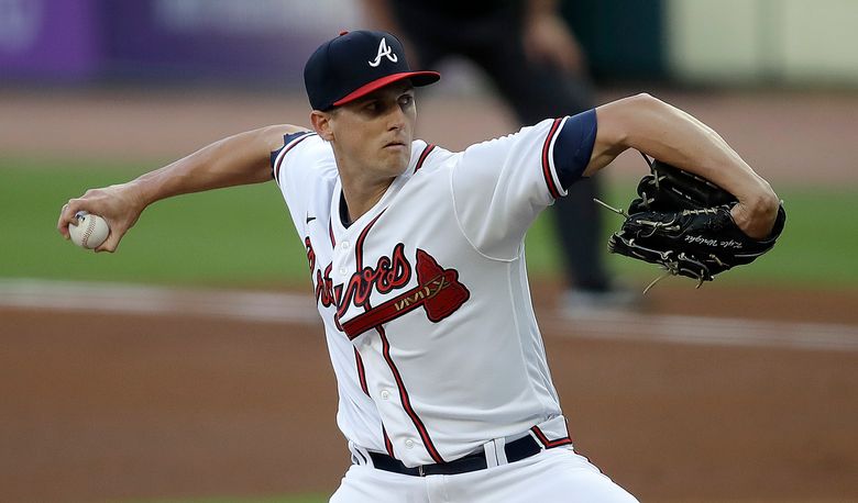 Dansby Swanson knocked out of game after errant throw to pitcher