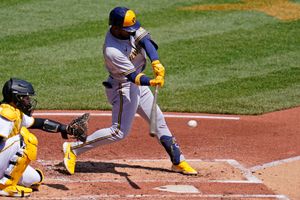 McCutchen goes deep twice as Brewers tie Mariners 7-7 Wisconsin